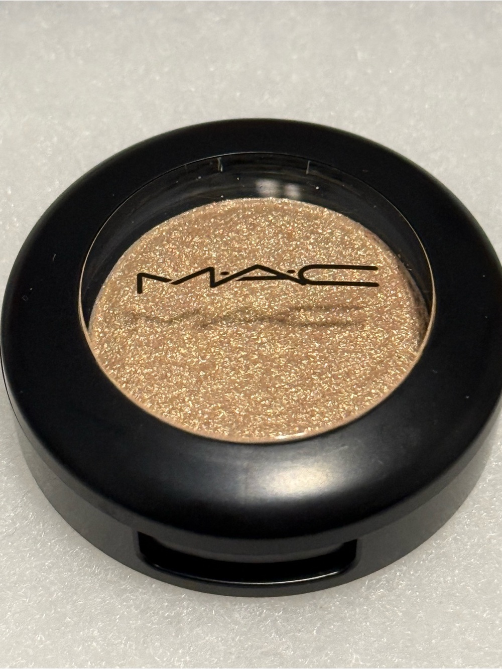 NEW - MAC Cosmetics Kiss of Klimt Metallic Eye Shadow